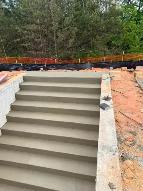 Concrete entry steps with clean edges by D&M Concrete in Virginia