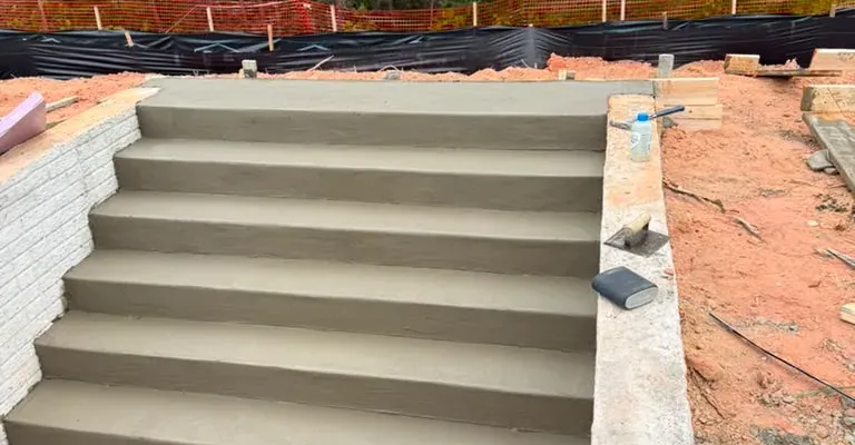 Concrete retaining wall by D&M Concrete in Virginia